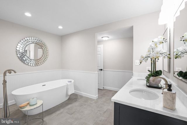 10225 FOREST LAKE DR, Great Falls, VA 22066