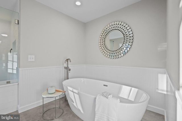 10225 FOREST LAKE DR, Great Falls, VA 22066