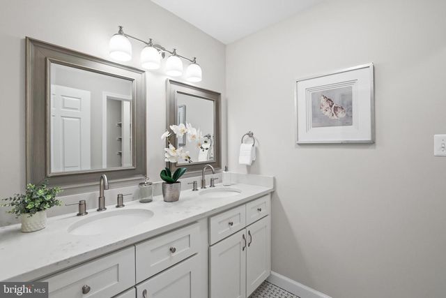 10225 FOREST LAKE DR, Great Falls, VA 22066