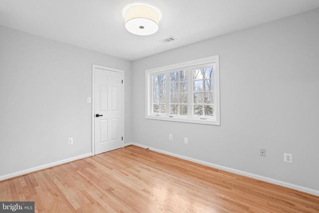 10225 FOREST LAKE DR, Great Falls, VA 22066