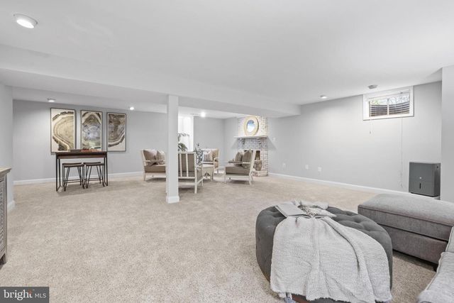 10225 FOREST LAKE DR, Great Falls, VA 22066