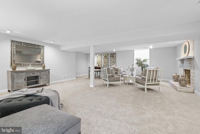 10225 FOREST LAKE DR, Great Falls, VA 22066