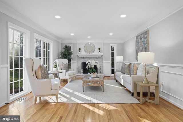 10225 FOREST LAKE DR, Great Falls, VA 22066