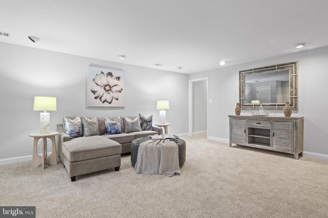 10225 FOREST LAKE DR, Great Falls, VA 22066