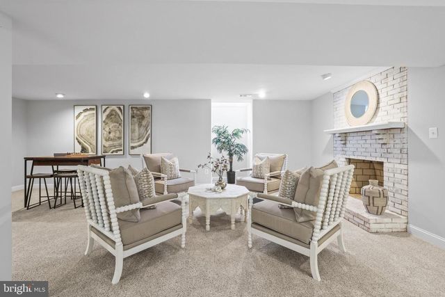 10225 FOREST LAKE DR, Great Falls, VA 22066