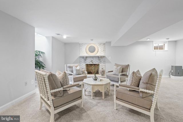 10225 FOREST LAKE DR, Great Falls, VA 22066