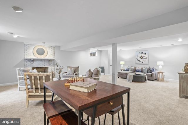 10225 FOREST LAKE DR, Great Falls, VA 22066