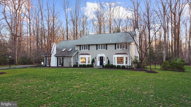10225 FOREST LAKE DR, Great Falls, VA 22066
