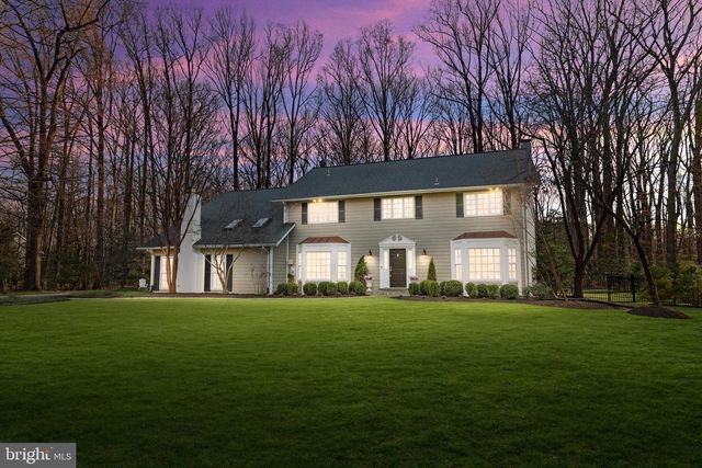 10225 FOREST LAKE DR, Great Falls, VA 22066