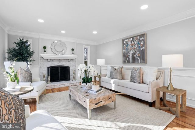 10225 FOREST LAKE DR, Great Falls, VA 22066