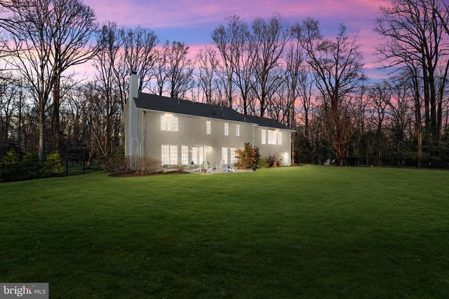 10225 FOREST LAKE DR, Great Falls, VA 22066