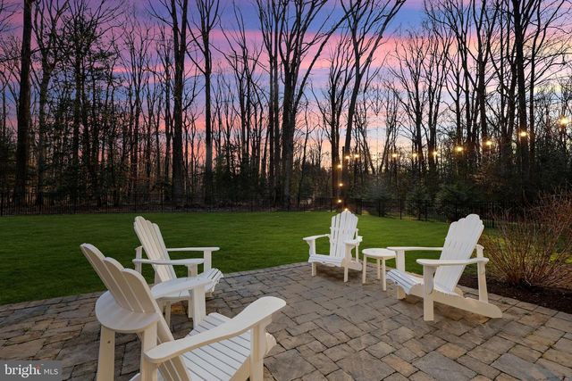 10225 FOREST LAKE DR, Great Falls, VA 22066