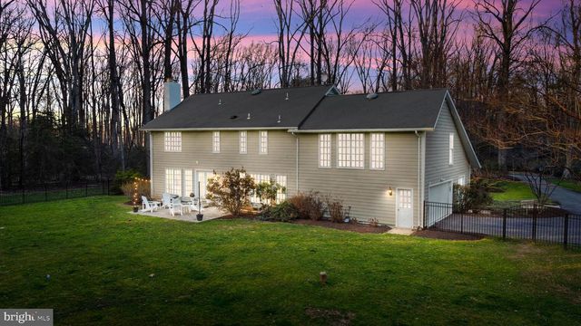 10225 FOREST LAKE DR, Great Falls, VA 22066