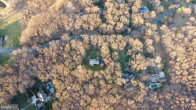 10225 FOREST LAKE DR, Great Falls, VA 22066