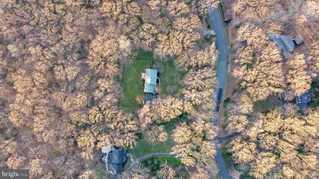 10225 FOREST LAKE DR, Great Falls, VA 22066