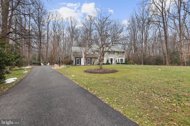 10225 FOREST LAKE DR, Great Falls, VA 22066