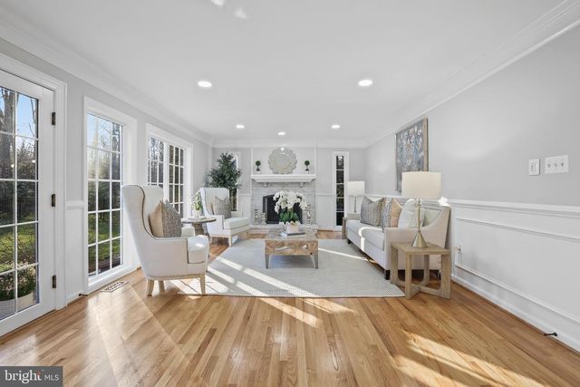 10225 FOREST LAKE DR, Great Falls, VA 22066