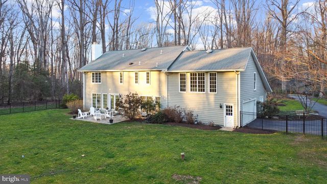 10225 FOREST LAKE DR, Great Falls, VA 22066