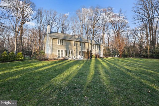 10225 FOREST LAKE DR, Great Falls, VA 22066