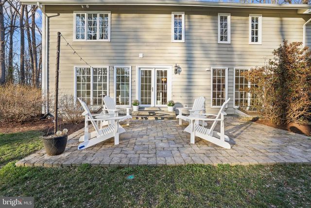 10225 FOREST LAKE DR, Great Falls, VA 22066