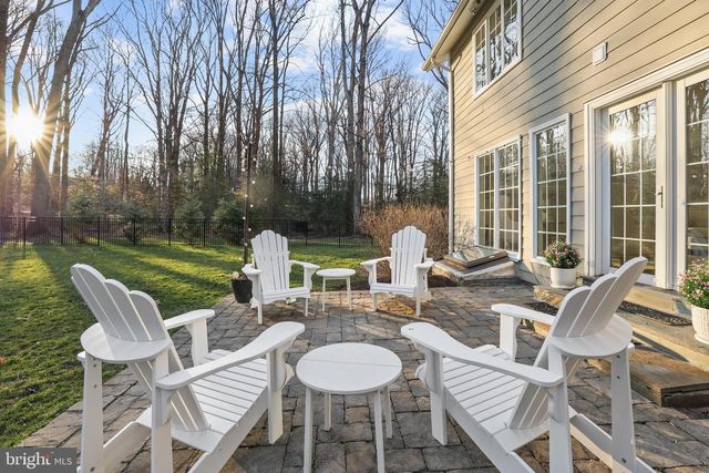 10225 FOREST LAKE DR, Great Falls, VA 22066