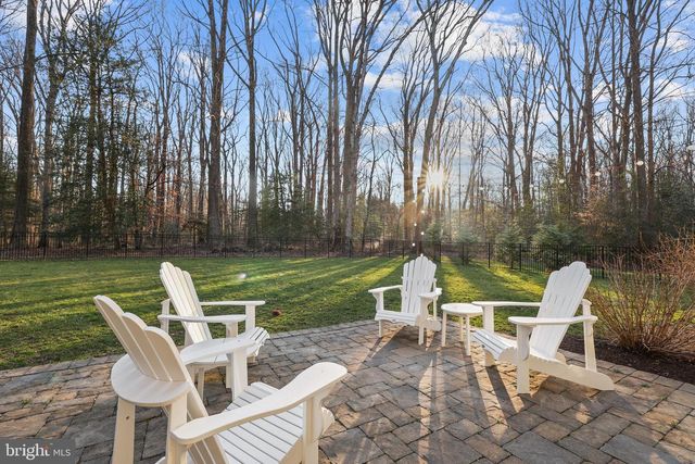 10225 FOREST LAKE DR, Great Falls, VA 22066