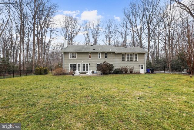 10225 FOREST LAKE DR, Great Falls, VA 22066