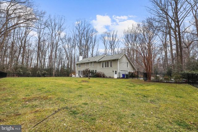 10225 FOREST LAKE DR, Great Falls, VA 22066