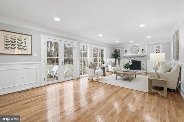 10225 FOREST LAKE DR, Great Falls, VA 22066