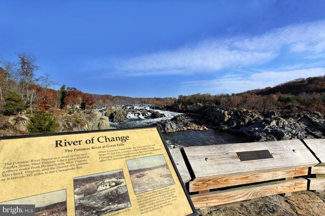 10225 FOREST LAKE DR, Great Falls, VA 22066