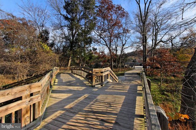 10225 FOREST LAKE DR, Great Falls, VA 22066