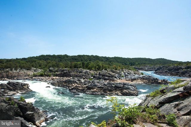 10225 FOREST LAKE DR, Great Falls, VA 22066