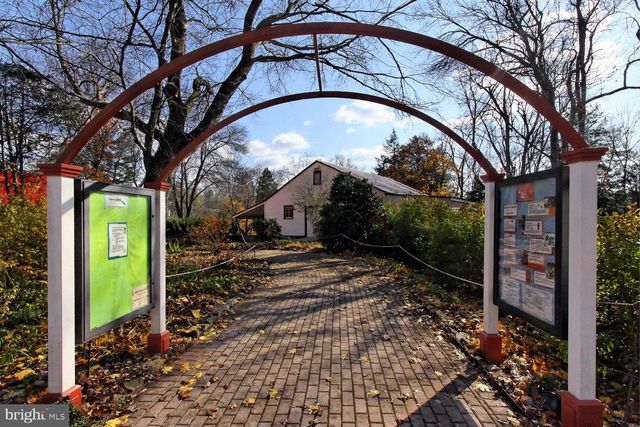 10225 FOREST LAKE DR, Great Falls, VA 22066