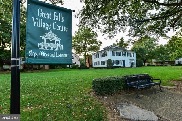 10225 FOREST LAKE DR, Great Falls, VA 22066