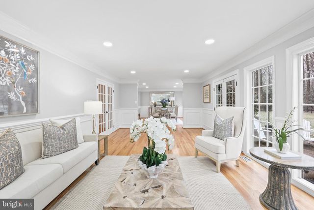 10225 FOREST LAKE DR, Great Falls, VA 22066