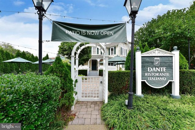 10225 FOREST LAKE DR, Great Falls, VA 22066