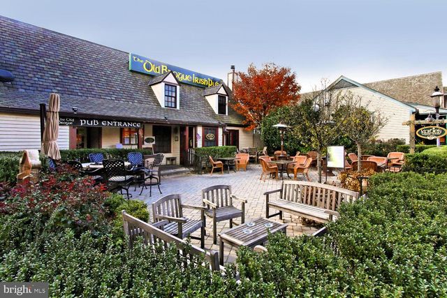 10225 FOREST LAKE DR, Great Falls, VA 22066