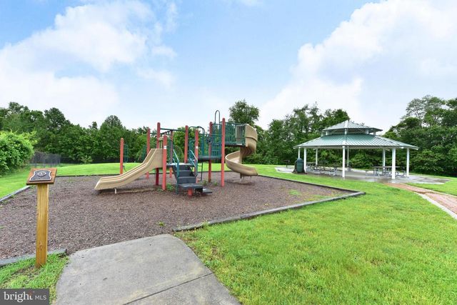 10225 FOREST LAKE DR, Great Falls, VA 22066