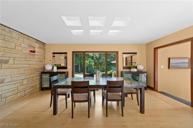 17525 Haskins Road, Chagrin Falls, OH 44023