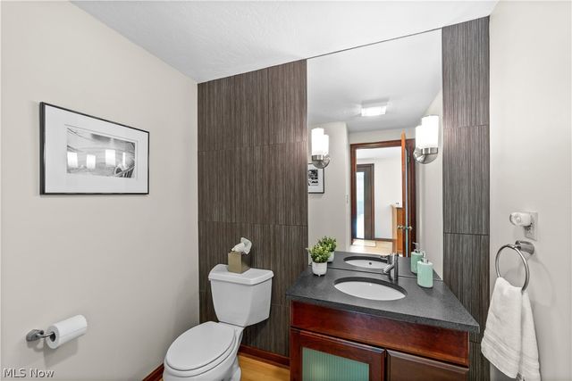 17525 Haskins Road, Chagrin Falls, OH 44023