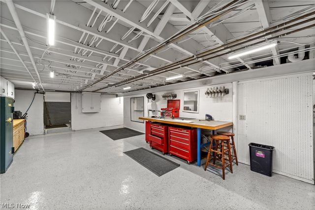17525 Haskins Road, Chagrin Falls, OH 44023