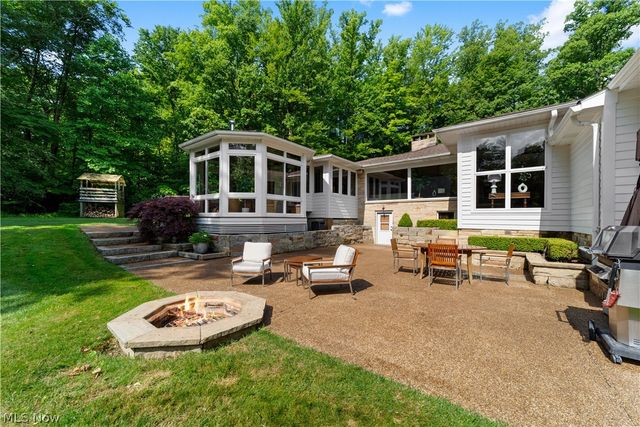 17525 Haskins Road, Chagrin Falls, OH 44023