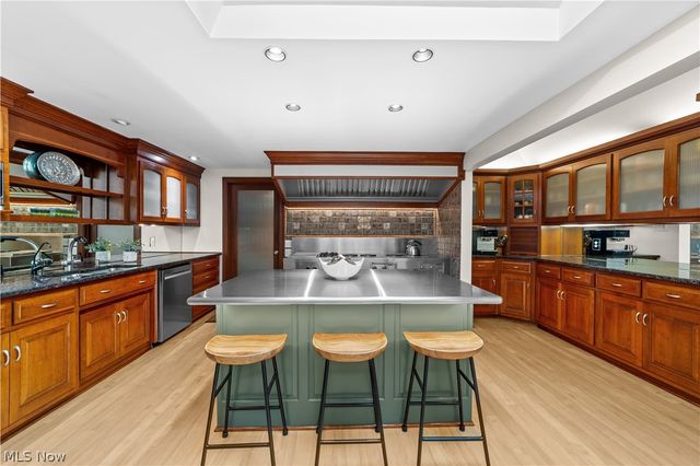 17525 Haskins Road, Chagrin Falls, OH 44023