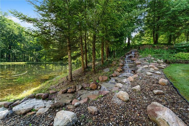 17525 Haskins Road, Chagrin Falls, OH 44023
