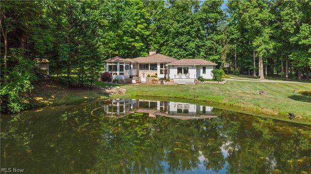 17525 Haskins Road, Chagrin Falls, OH 44023