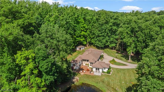 17525 Haskins Road, Chagrin Falls, OH 44023