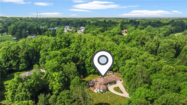 17525 Haskins Road, Chagrin Falls, OH 44023