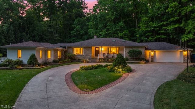 17525 Haskins Road, Chagrin Falls, OH 44023
