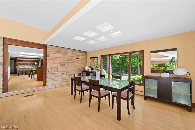 17525 Haskins Road, Chagrin Falls, OH 44023