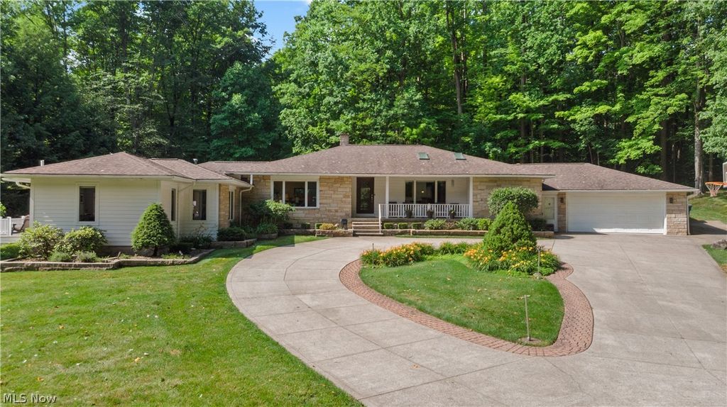 17525 Haskins Road, Chagrin Falls, OH 44023